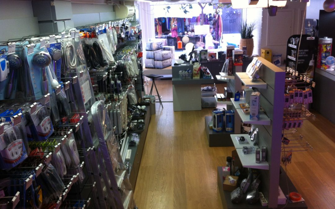 The electrical equipment store integrated in Plaça Sant Roc 3 … we are no longer in Gràcia, 9!